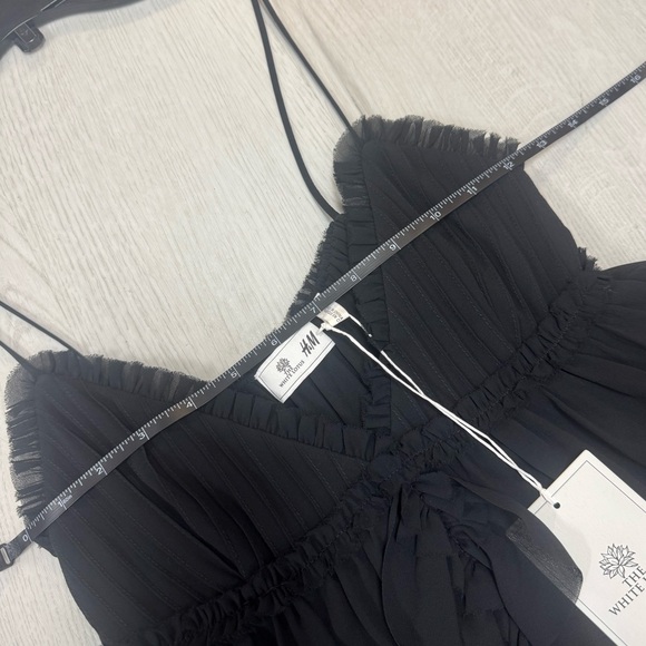 The White Lotus H&M Chiffon Ruffle Dress. - Picture 9 of 10